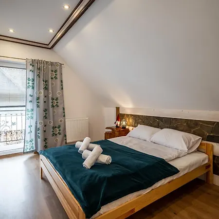 U świerków 2 - Zabytkowe 4 I 8 Osobowe, W Każdym 2 Sypialnie, 2 łazienki, Aneks Kuchenny, Balkon, 1,5km Termy Chochołowskie Gospodarstwo wiejskie