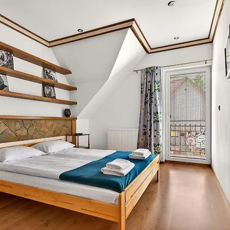 U świerków 2 - Zabytkowe 4 I 8 Osobowe, W Każdym 2 Sypialnie, 2 łazienki, Aneks Kuchenny, Balkon, 1,5km Termy Chochołowskie Casa rural *